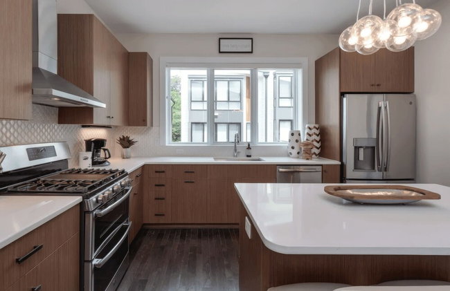 Luxe 4bdr w/ Balcony & Parking, 10 Mins to Broadway 9th Avenue by Avantstay - Foto 3