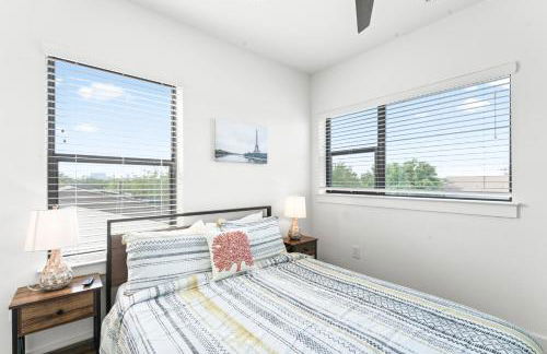 Luxe East Downtown 3BR Condo, Walk to Bars, Restaurants, Shops - Foto 38