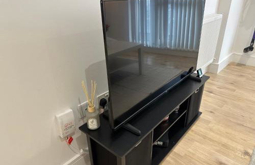 London Luton Airport Luxury Midland Apartments - GATED PARKING - Balcony - Sleeps 4 - Foto 10