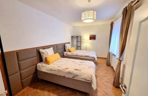 OVER RIVER near FRANKFURT-130 QM-4 ROOMS- 6 BEDS- FREE PARKING- AC - Foto 9