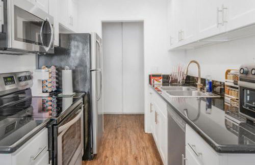 Luxury Pool View Spa Suite-Massage Chair-Steam Sauna-Welcome Champagne ! - Foto 36