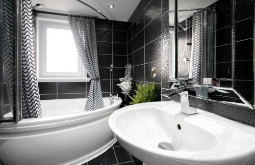 Spacious 3 Bed Home in Glasgow City With Free Parking - Foto 11