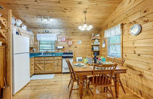 11 Mi to Dtwn Franklin Cabin with Porch! - Foto 6