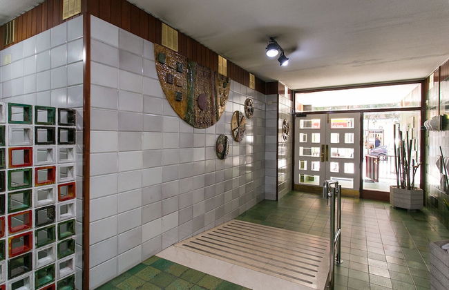 Spacious & Quiet 4 Bedroom Apartment - Photo 25