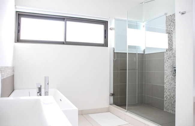 Latitude Luxury Seafront Apartments - Foto 45