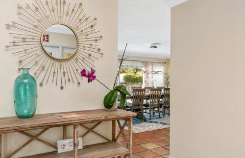 Spacious 4BR 2 5BA Family Retreat Pool Near Beach - Foto 10