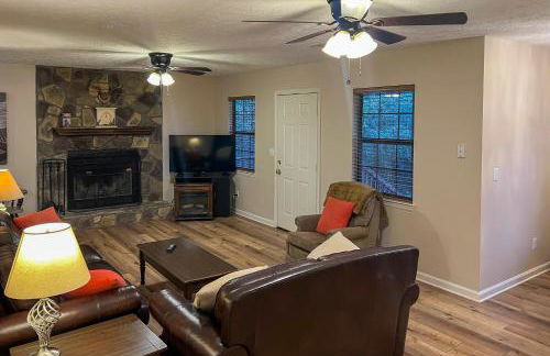 Creekfront Cabin Near Chattanooga with Hot Tub! - Foto 4