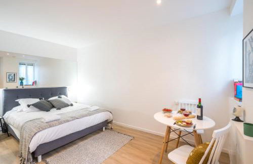 Eiffel Tower studio with terrace and AC - Foto 10