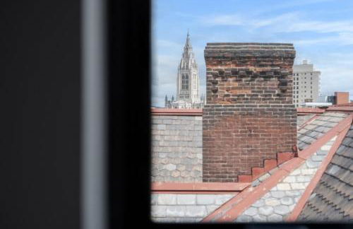 PFR Suites - Highland, 3BR 2BA Shadyside Condo, Penthouse Unit, 2 Decks, Off-Street Parking, 4th Floor Walkup - Foto 14