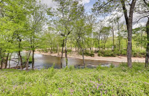 Flag Hole Riverfront Cabin Near Local Attractions! - Foto 30