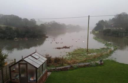 The Old Salt Store, 2 bed apartment with stunning river view - Photo 2