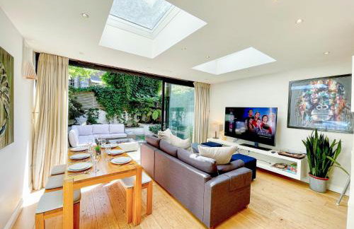 2-Bedroom flat with private patio & firepit in Shepherds Bush near Hammersmith by Staylio Ltd - Foto 1