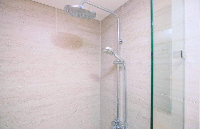 Comfortable And Minimalist 2Br At Gold Coast Apartment - Foto 10