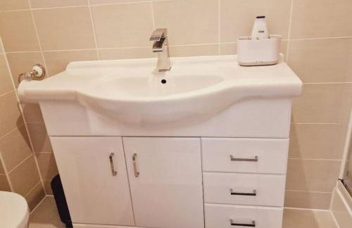 Modern Home near London ensuite room, 3 toilets - Foto 15