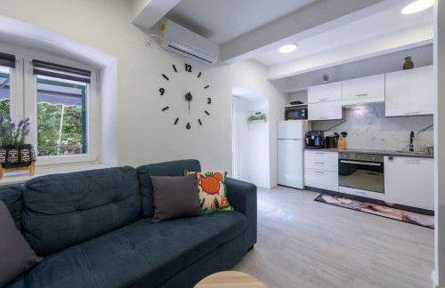 City Center Apartment with Free Parking - Foto 6