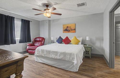 Shop and Dine Fort Worth Condo with Racetrack Views! - Photo 28