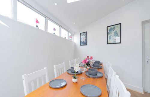 Open Mind Property - 4BR, 17 Guests & Free Parking - Foto 13