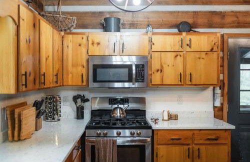 Modern Cabin with Luxury Gym, Firepit + Game Room! - Foto 58