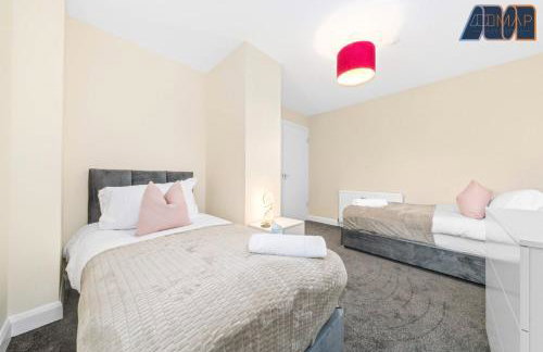 2 Bed Flat With Parking Sleeps 4 in Fife - Foto 2