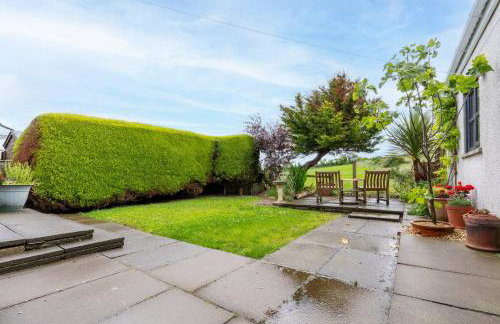 3-Bed Portballintrae Home | Wi-Fi, Garden, Parking - Foto 2