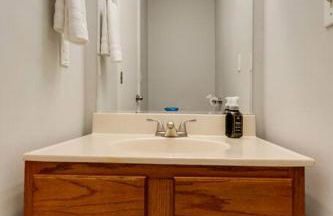 Prime Location With Balcony Near Broadway and Top Golf - Foto 20