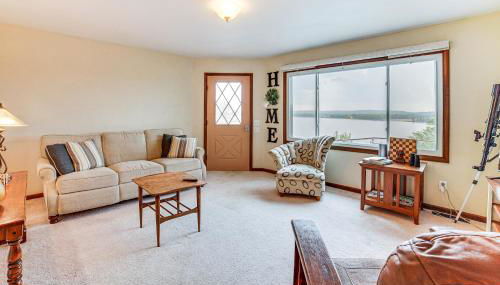 Watch the Sunrise at this Quaint Lake-View Cottage - Foto 5