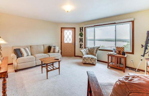 Watch the Sunrise at this Quaint Lake-View Cottage - Foto 5