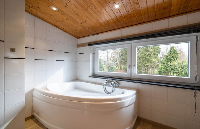 Luxury Holiday Home With Sauna Near Forest in Ovifat - Photo 17