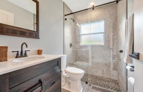 Modern Luxury Retreat in Naples - Photo 57