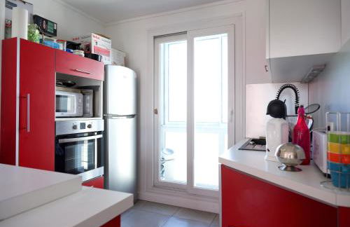 Le Remarquable à Saint Martin d'Hères - Situé au Calme - Proche de Grenoble des Centre de Formations et du Campus - 1 Lit King Size et un lit simple - Climatisation - Balcon - Parking gratuit - Vue montagne - Proche Station de Ski - Foto 5