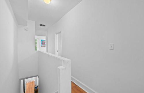 Charming 4-bedroom townhome in fabulous Washington with AC, WiFi - Foto 34