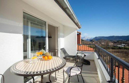 Three-Bedroom Apartment In Ostrvica - Photo 23