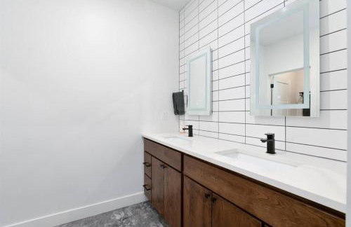 38-Acres of Luxury: 9BR, Indoor Pool, Gym, Near ND - Foto 21