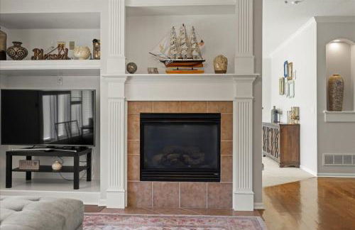 Beautiful relaxing private villa next to a pond smart home and Traeger Grill - Foto 29