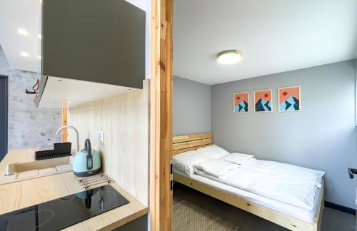 Stodoły Modyń - Domki w Beskidzie Wyspowym - staw kąpielowy, balia, sauna, grota solna - widok na góry - Photo 43