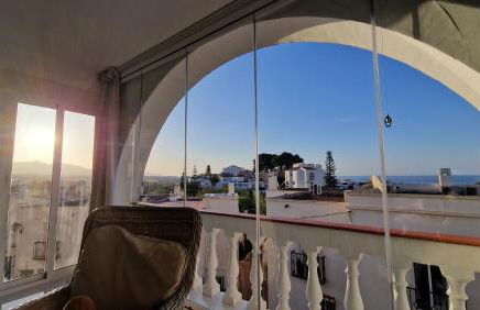 Stilfullt semesterhus nära pool och strand. - Foto 4