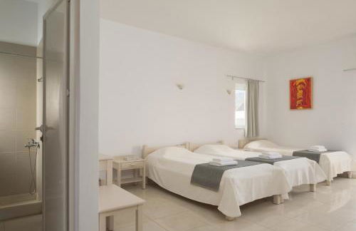 Reina Apartments - Photo 20