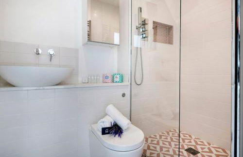 Modern and Bright Highgate Gem - Photo 42