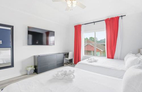 O18B Spacious 3BR Home Sleeps 10 With 2 Living Areas - Foto 43