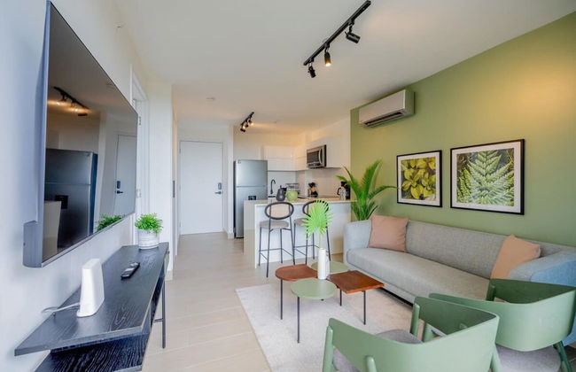 Luxurious 1BR Apartment With Stunning Balcony View - Photo 9