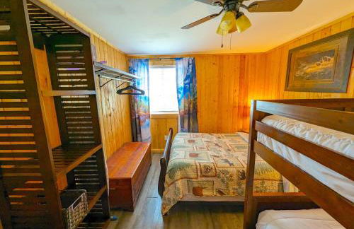 Yellowstone's Treasure Cabins - Foto 60