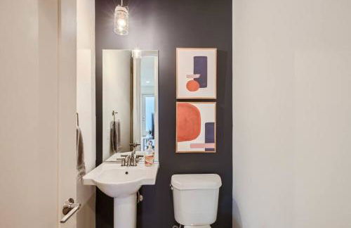 Upscale Townhome w/ Stunning Rooftop Views - Foto 8