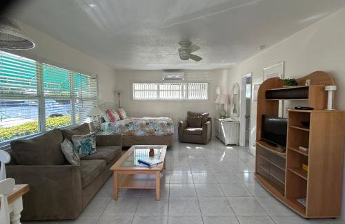 Bahama Beach Club Pompano - Fort Lauderdale - Charming and Cozy Studios & Apartments close to Beach with heated Pool - Photo 77