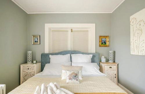 Gem by the water with firepit & all fenced backyard 2 Bedrooms - Photo 3