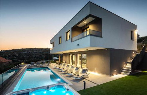 Awesome Home In Jarebinjak - Photo 2