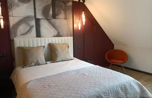 Gîte haut de gamme face à l'abbaye de Noirlac - 5 ch, 5 sdb, clim, terrasse privée - FR-1-586-26 - Foto 13