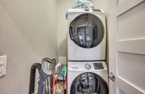 Artsy Bungalow with Yard in Dtwn San Antonio - Foto 19