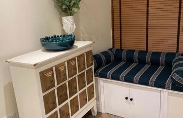 Ridley's Place modern one-bedroom seaside apartment - Photo 18