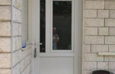 Omis apartment - near beach and town center, ground floor with small garden - Foto 3