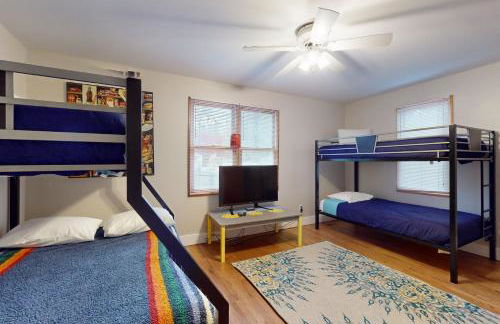 Four Bedrooms & a Beach - Photo 15